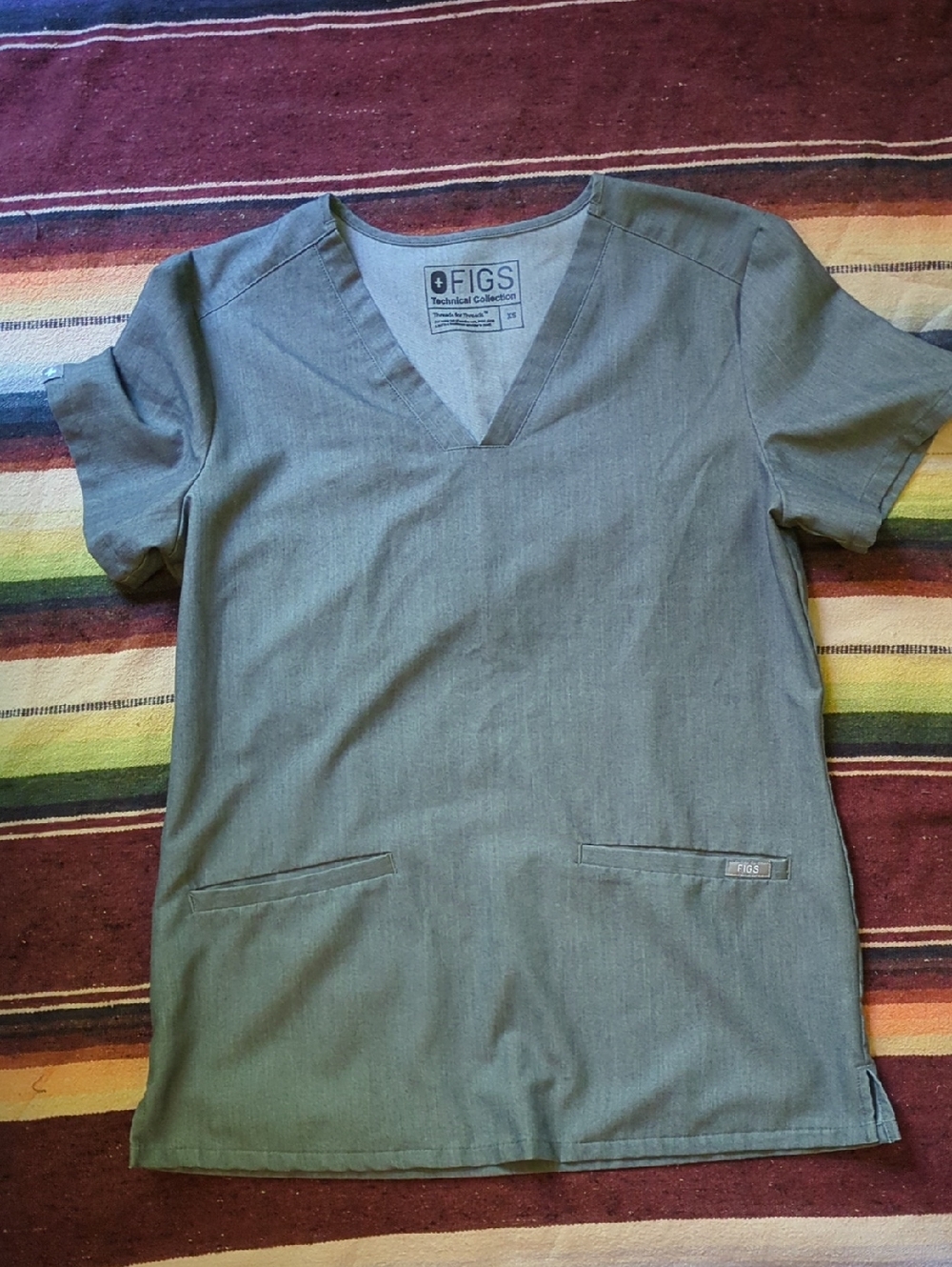 FIGS Women's Casma V-Neck Scrub Top XS